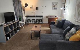 Centauri Vacation Rentals Beautiful 2-Bedroom Condo, Near All Orlando Attractions, Free Parking & Wi-Fi, King Bed, #1